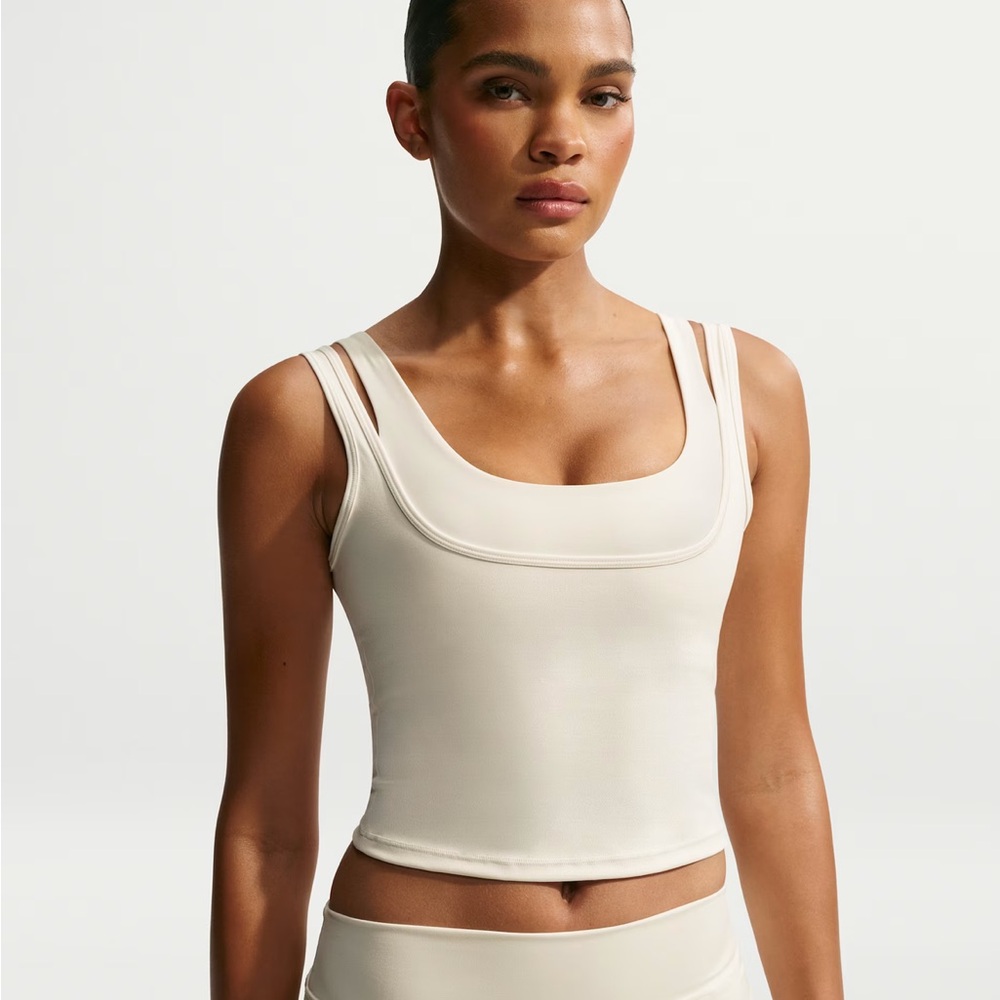 NWT Nikes women double strap scoop tank